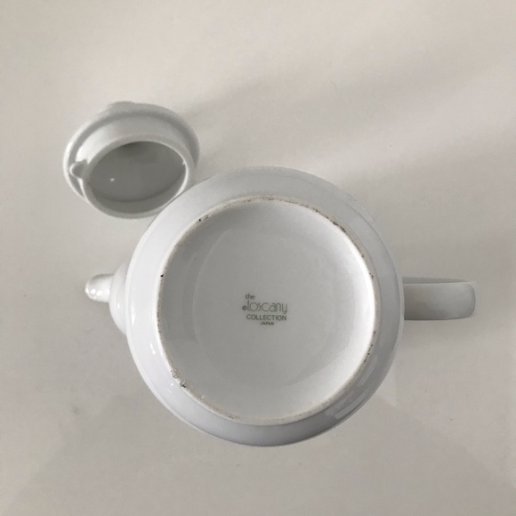 Vintage Teapot with Floral Motif Made in Japan - Picture 9 of 10